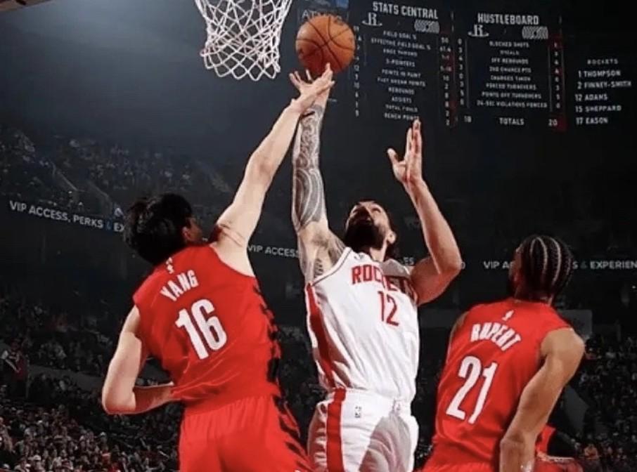 九游体育官网-杨瀚森谈与亚当斯对位：我哥实在太有劲，一只手推我就动不了了