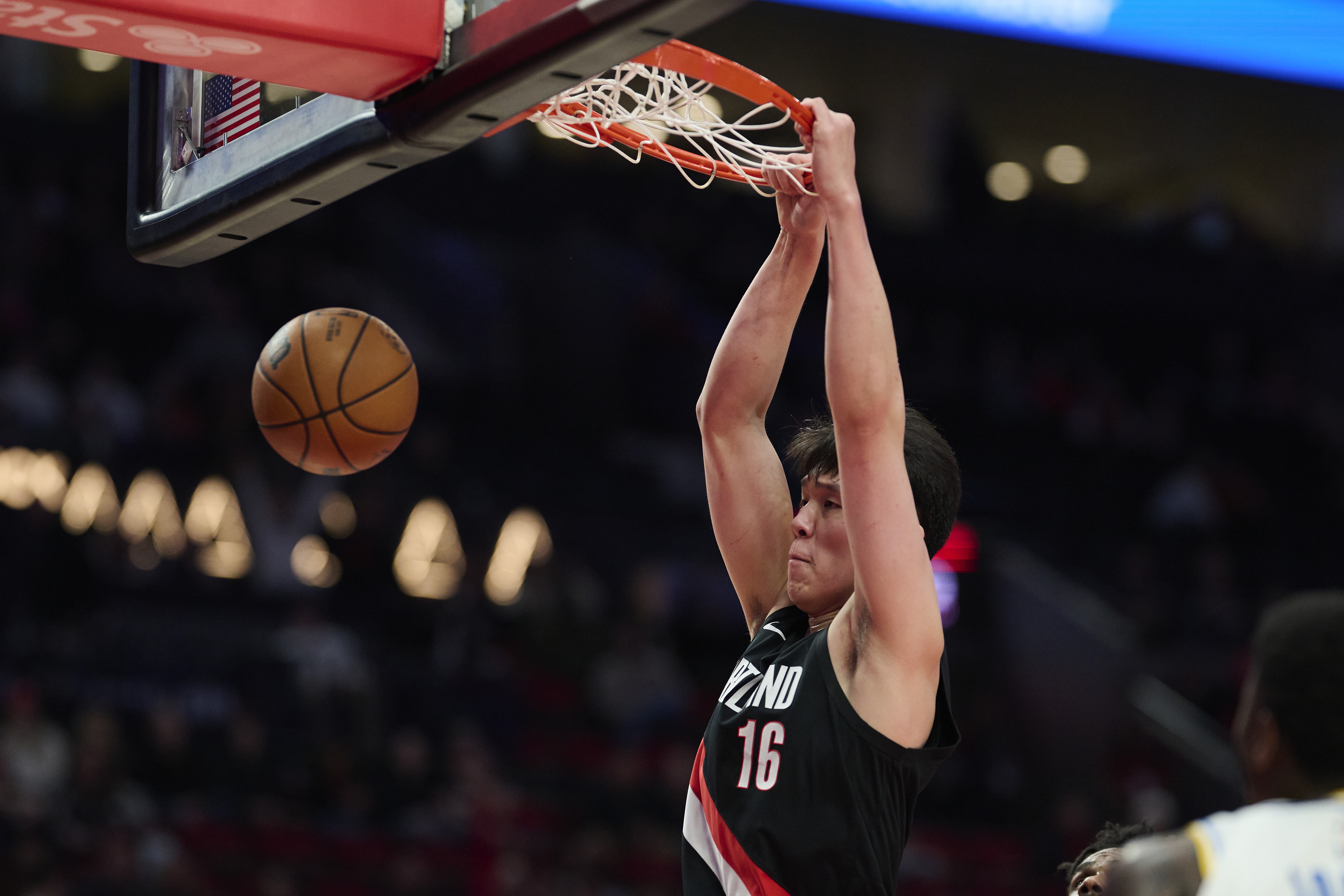 九游体育官网-解说：瀚森以赛代练改变防守质量不现实 需要调教大个的体能团队